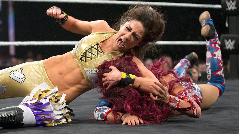 Bayley wrestling Sasha Banks at WWE NXT Takeover Brooklyn