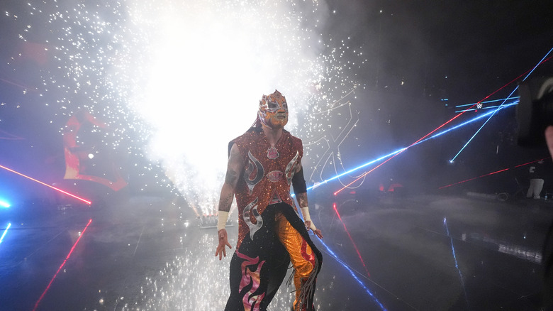 Rey Fenix's entrance
