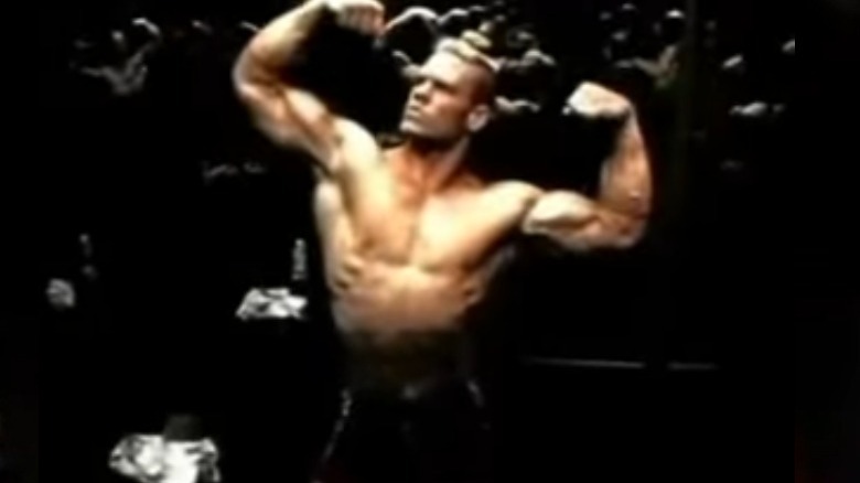 Cena flexing