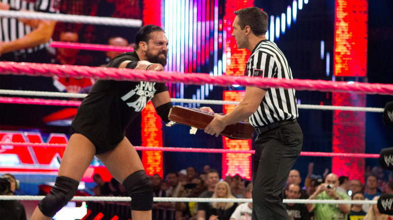Damien Sandow cashing in money in the bank