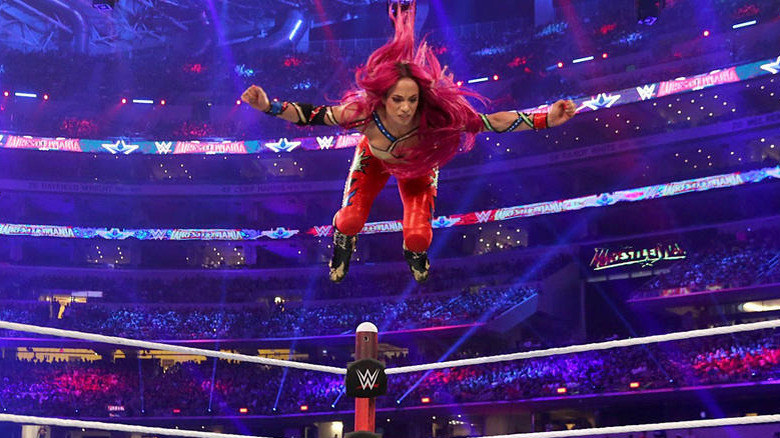 Sasha Banks doing frog splash