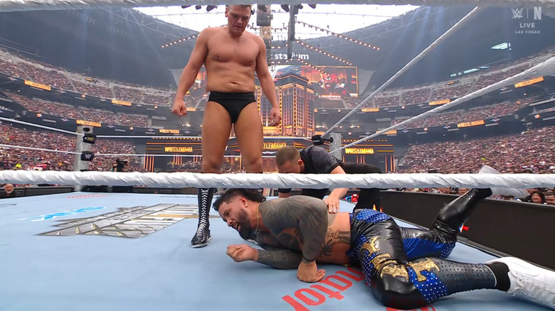 GUNTHER standing over Jey