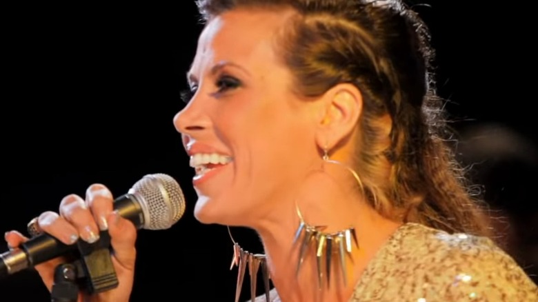Mickie James sings