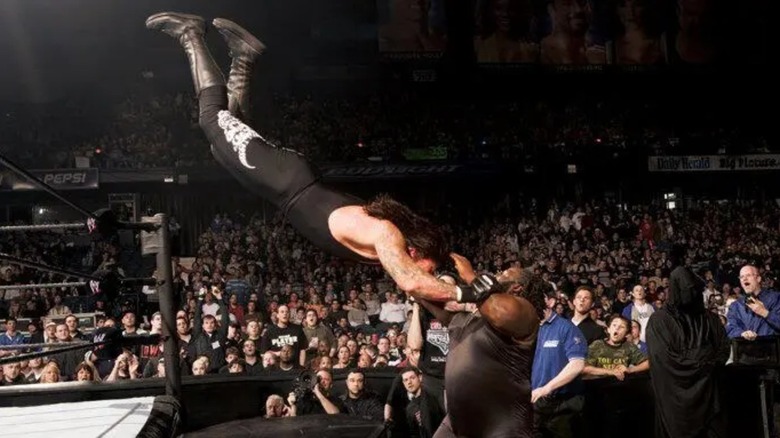 The Undertaker and Mark Henry at WWE WrestleMania 22