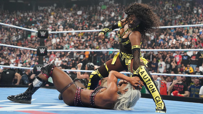 Naomi beats down Jade Cargill on 