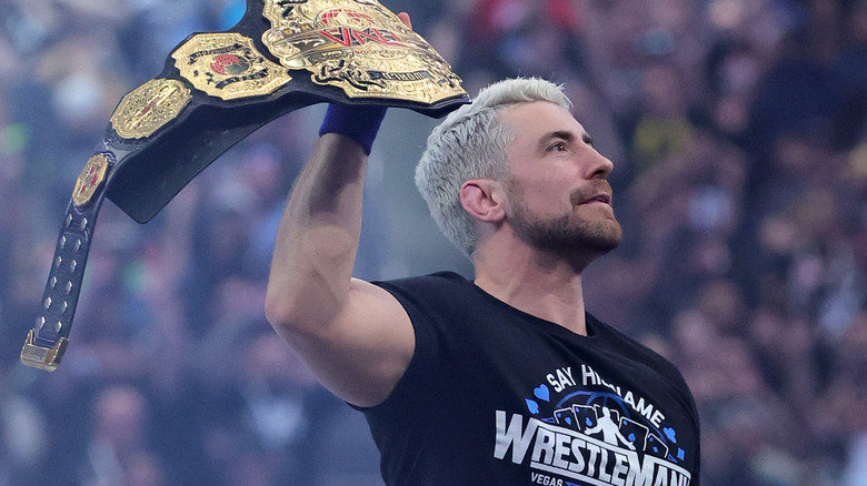 Joe Hendry lifts the TNA World Championship