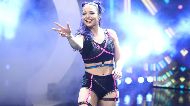 Billie Starkz's entrance