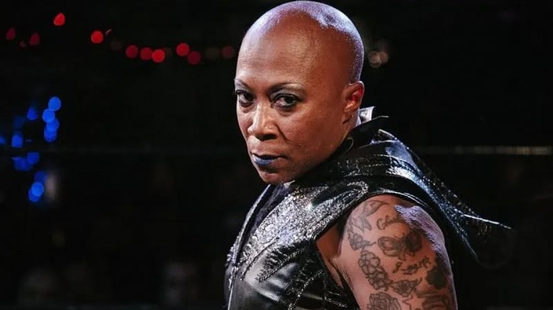 Jazz sporting the look she'd become known for outside of WWE during a match.