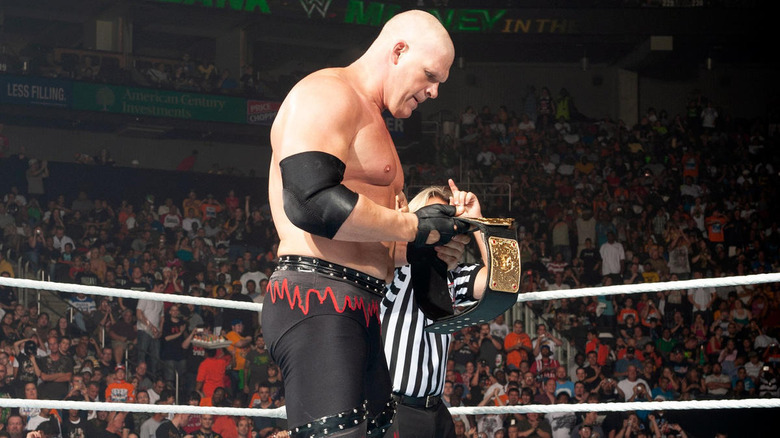 Kane holding World Heavyweight Championship
