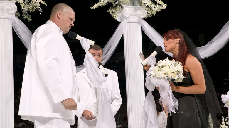 Lita reading her vows to Kane