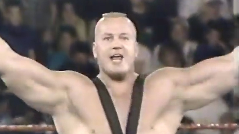 Ludvig Borga in the ring holding his arms open.