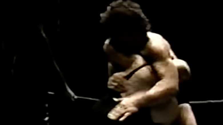 Vachon bodyslams Andre