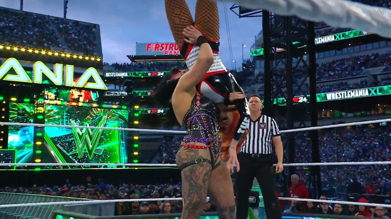 Ripley and Lynch in the ring