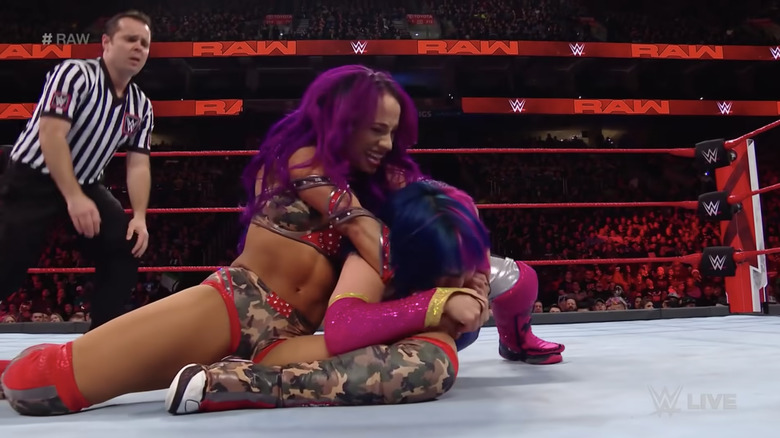 Sasha Banks grips Asuka