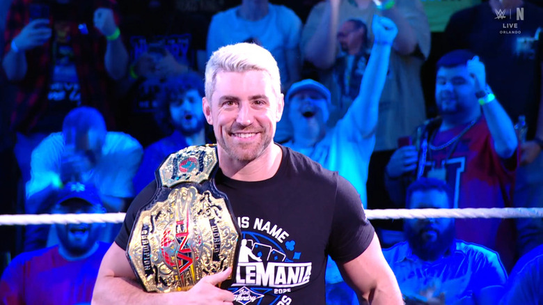 Hendry smiling inside the ring