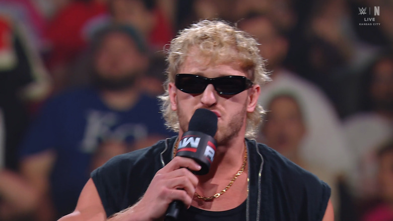 Paul speaking in the ring