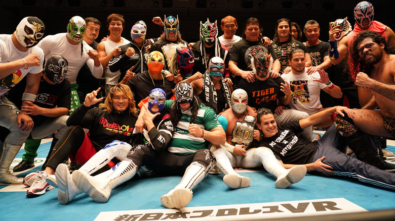 The CMLL roster poses with NJPW stars